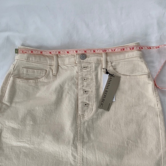 🏷 Banana Republic Raw Edge Denim Pencil Skirt 🏷 - Picture 4 of 13